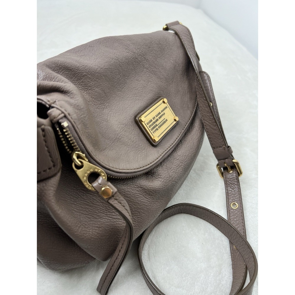 MARC BY MARC JACOBS Classic Q NATASHA Ash Brown Pebbled Crossbody Shoulder Bag - Picture 3 of 16